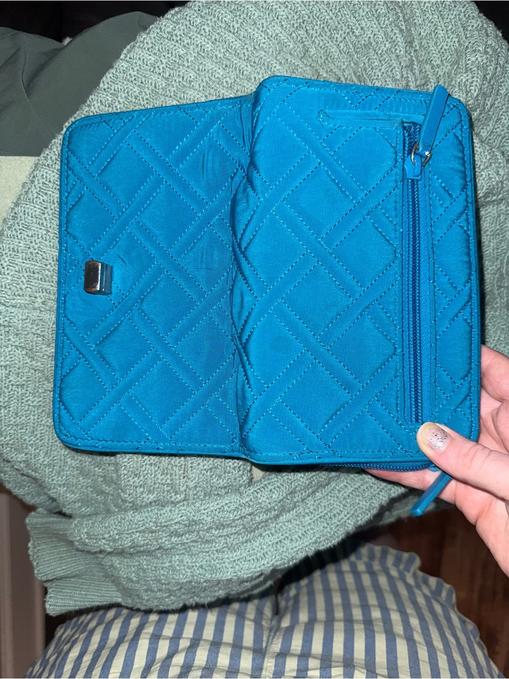 Vera Bradley wallet some wear on the clasp blue - Picture 2 of 4